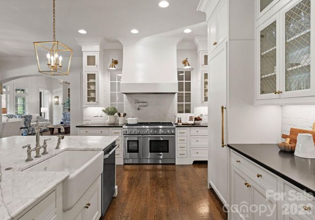 2043 Sharon Lane, Charlotte, NC 28211