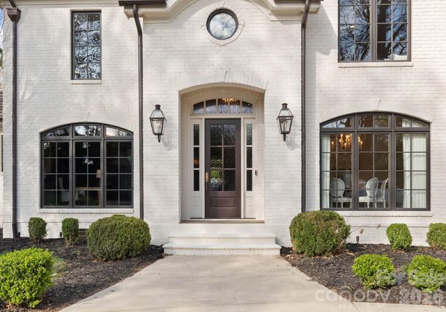 2043 Sharon Lane, Charlotte, NC 28211