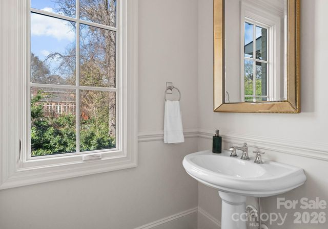 2043 Sharon Lane, Charlotte, NC 28211