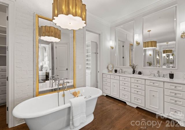 2043 Sharon Lane, Charlotte, NC 28211