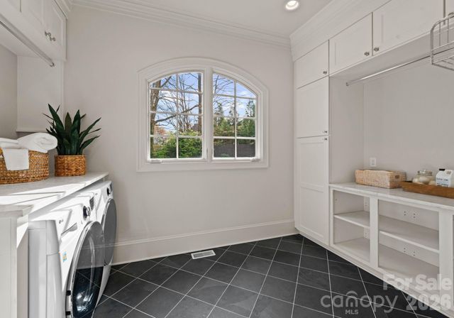 2043 Sharon Lane, Charlotte, NC 28211