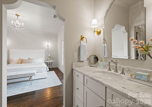 2043 Sharon Lane, Charlotte, NC 28211