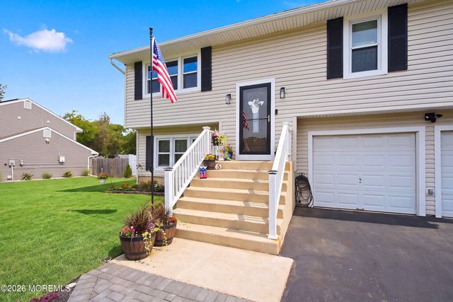 5 Musket Avenue, Barnegat, NJ 08005