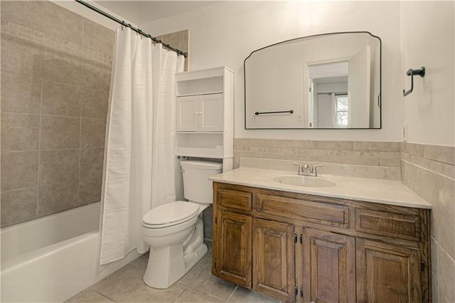 5624 N Gladstone Place, Gladstone, MO 64119