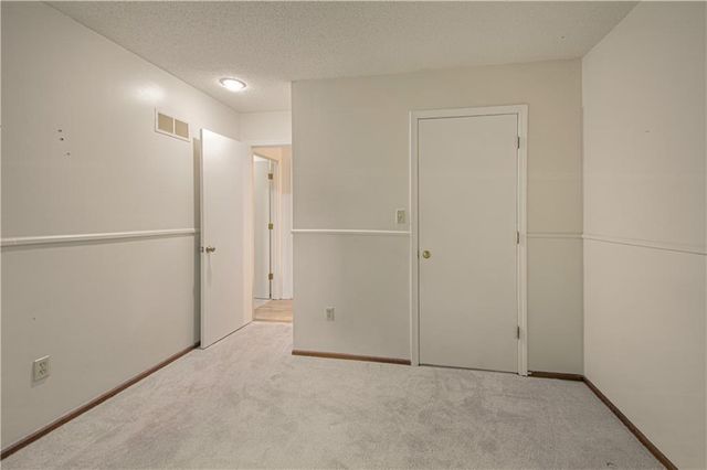 5624 N Gladstone Place, Gladstone, MO 64119