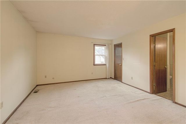 5624 N Gladstone Place, Gladstone, MO 64119
