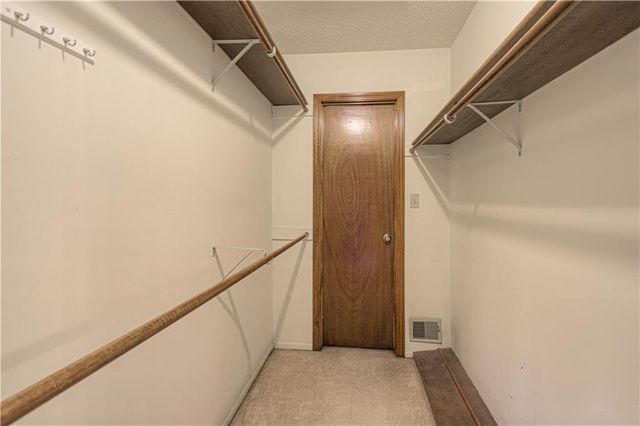 5624 N Gladstone Place, Gladstone, MO 64119