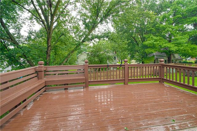 5624 N Gladstone Place, Gladstone, MO 64119