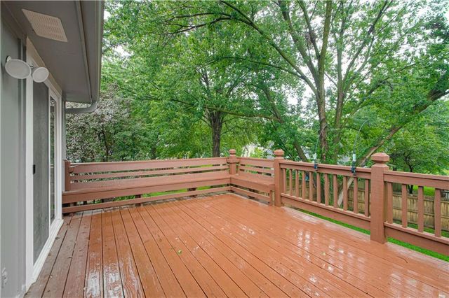 5624 N Gladstone Place, Gladstone, MO 64119