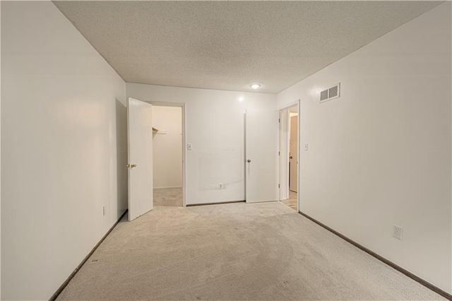 5624 N Gladstone Place, Gladstone, MO 64119