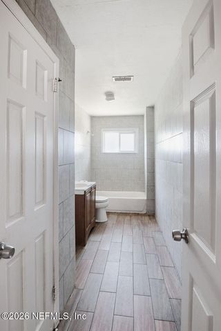 8040 HAMMOND Boulevard, Jacksonville, FL 32220