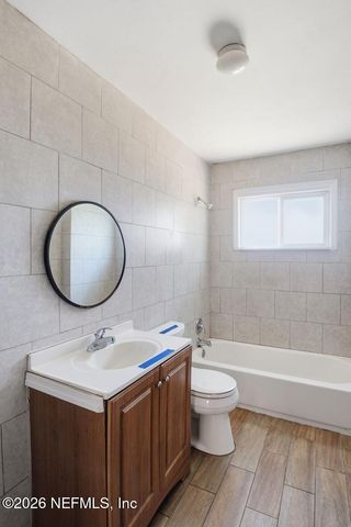 8040 HAMMOND Boulevard, Jacksonville, FL 32220