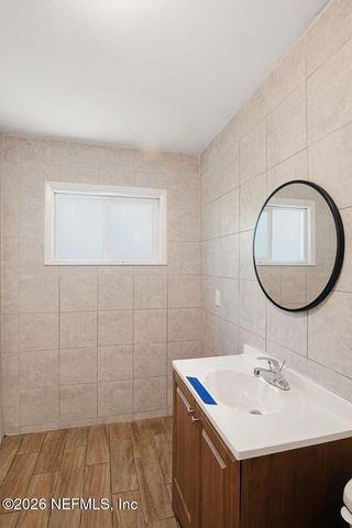 8040 HAMMOND Boulevard, Jacksonville, FL 32220