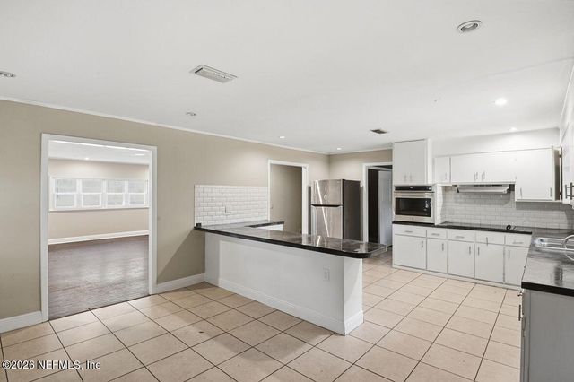 8040 HAMMOND Boulevard, Jacksonville, FL 32220