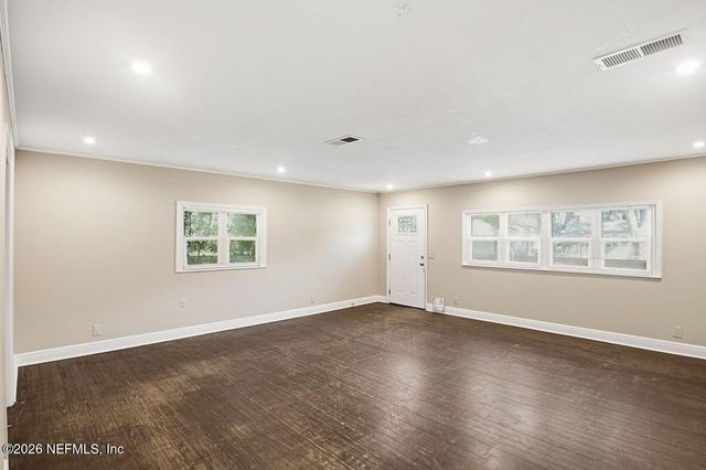 8040 HAMMOND Boulevard, Jacksonville, FL 32220