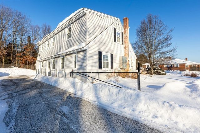 990 Pleasant St, Brockton, MA 02301