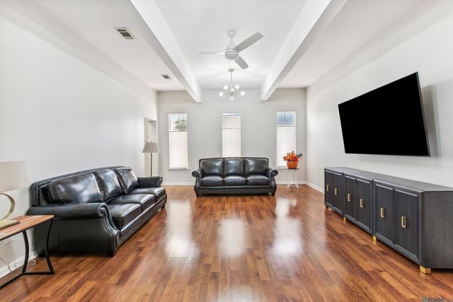 2237 Dove Hollow Dr, Baton Rouge, LA 70809