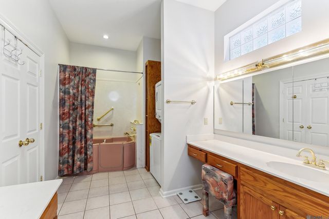 2237 Dove Hollow Dr, Baton Rouge, LA 70809