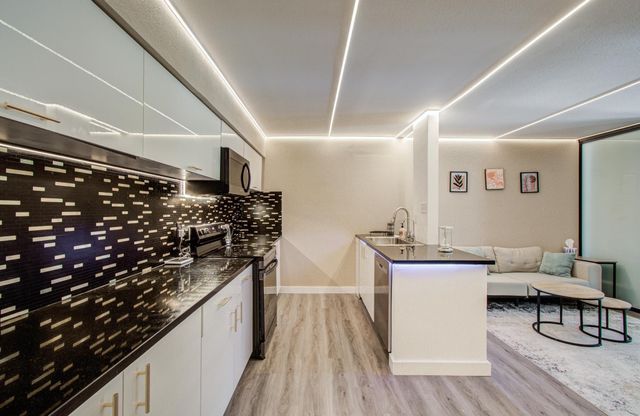 4641 Wild Indigo Street 433, Houston, TX 77027