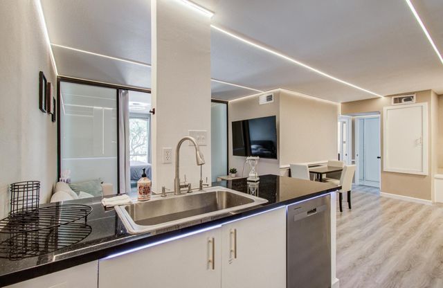 4641 Wild Indigo Street 433, Houston, TX 77027