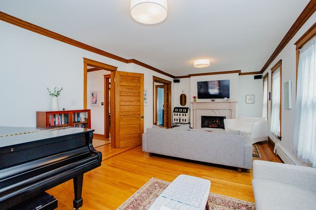 108 Wesley Avenue, Oak Park, IL 60302