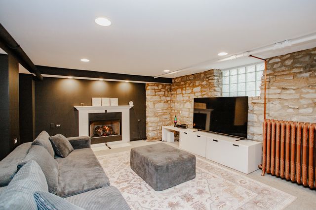 108 Wesley Avenue, Oak Park, IL 60302