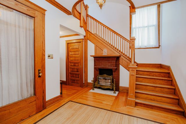 108 Wesley Avenue, Oak Park, IL 60302