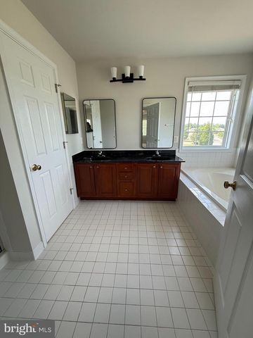 19 MASTERS DR, Stafford, VA 22554