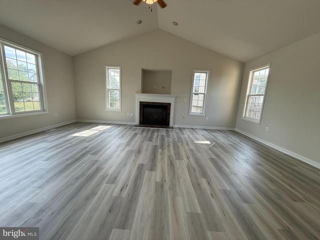 19 MASTERS DR, Stafford, VA 22554