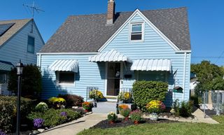 9544 W Metcalf PLACE, Milwaukee, WI 53222