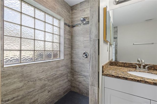 516 SW 27th ST, Cape Coral, FL 33914