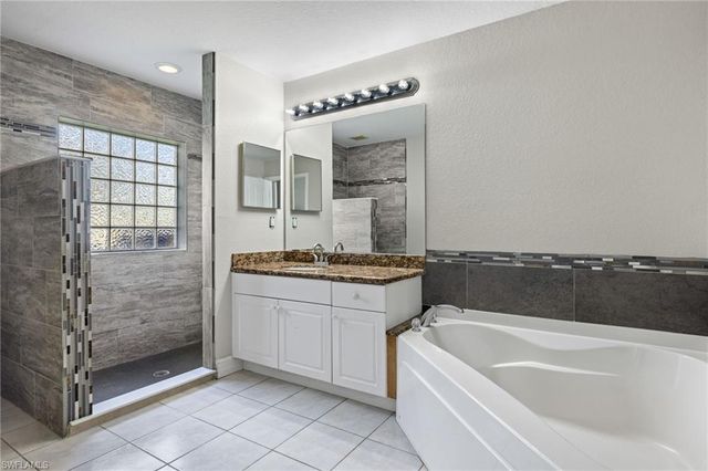 516 SW 27th ST, Cape Coral, FL 33914