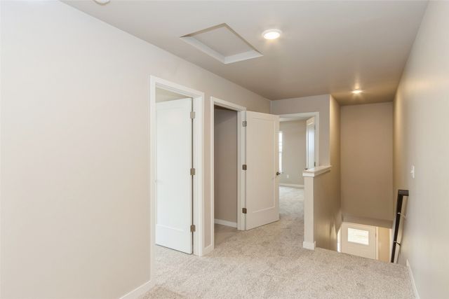 7027 Harlan Eddy Drive SW, Cedar Rapids, IA 52404