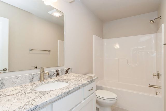 7027 Harlan Eddy Drive SW, Cedar Rapids, IA 52404