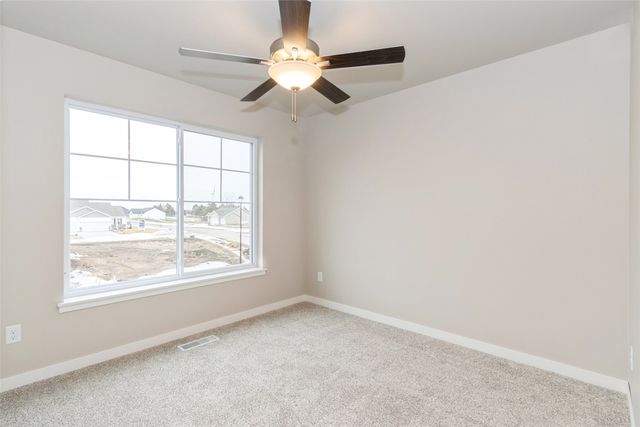 7027 Harlan Eddy Drive SW, Cedar Rapids, IA 52404