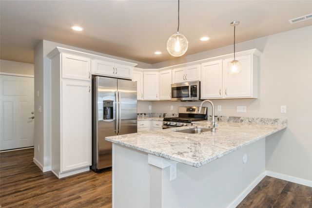 7027 Harlan Eddy Drive SW, Cedar Rapids, IA 52404