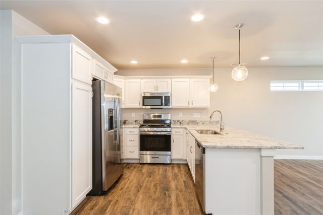 7027 Harlan Eddy Drive SW, Cedar Rapids, IA 52404