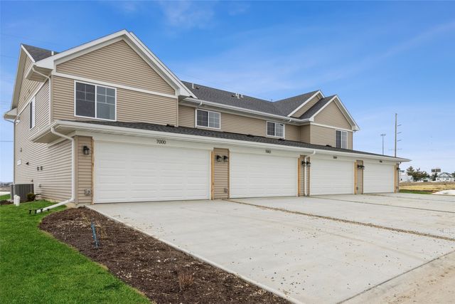 7027 Harlan Eddy Drive SW, Cedar Rapids, IA 52404