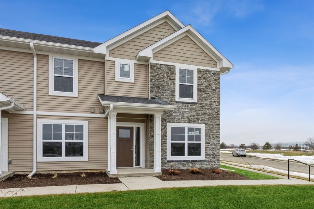 7027 Harlan Eddy Drive SW, Cedar Rapids, IA 52404