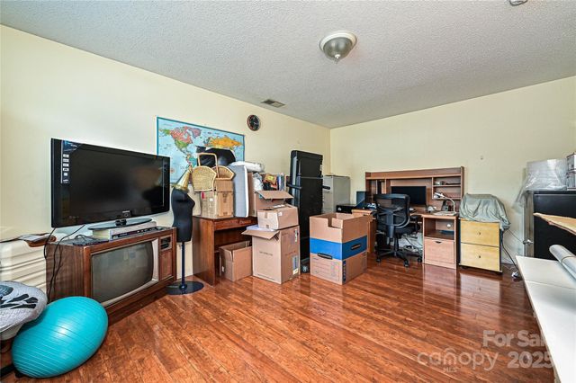 12015 Chantress Lane, Charlotte, NC 28215