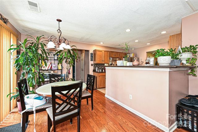 12015 Chantress Lane, Charlotte, NC 28215