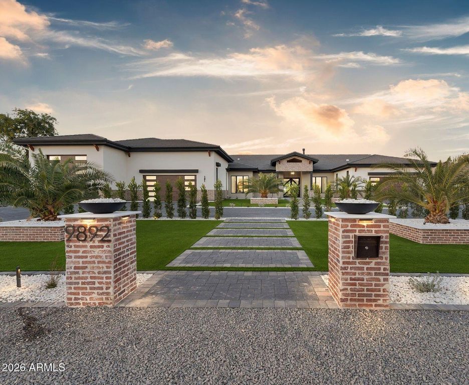 9892 E Charter Oak Road, Scottsdale, AZ 85260
