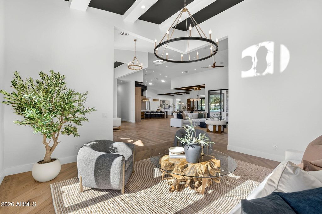 Image 10 of property listing at 9892 E CHARTER OAK Road, Scottsdale, AZ 85260