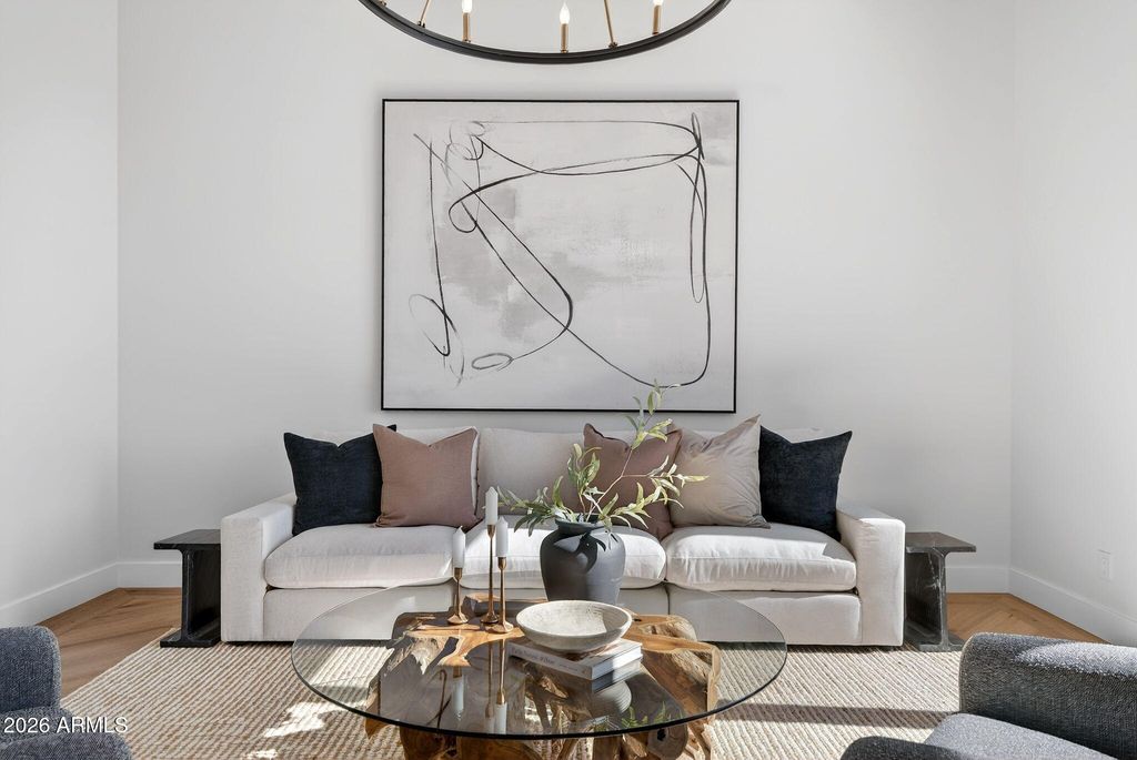 Image 11 of property listing at 9892 E CHARTER OAK Road, Scottsdale, AZ 85260