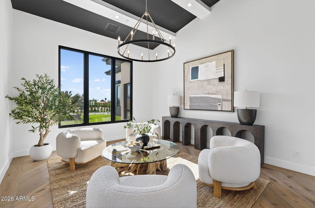 Image 12 of property listing at 9892 E CHARTER OAK Road, Scottsdale, AZ 85260