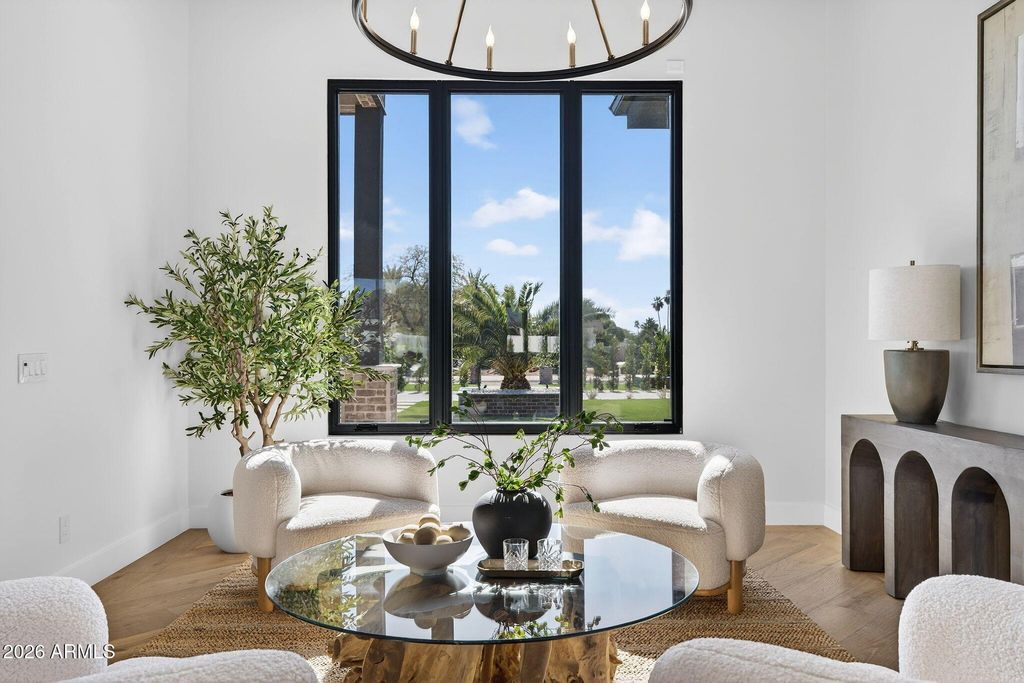 Image 13 of property listing at 9892 E CHARTER OAK Road, Scottsdale, AZ 85260