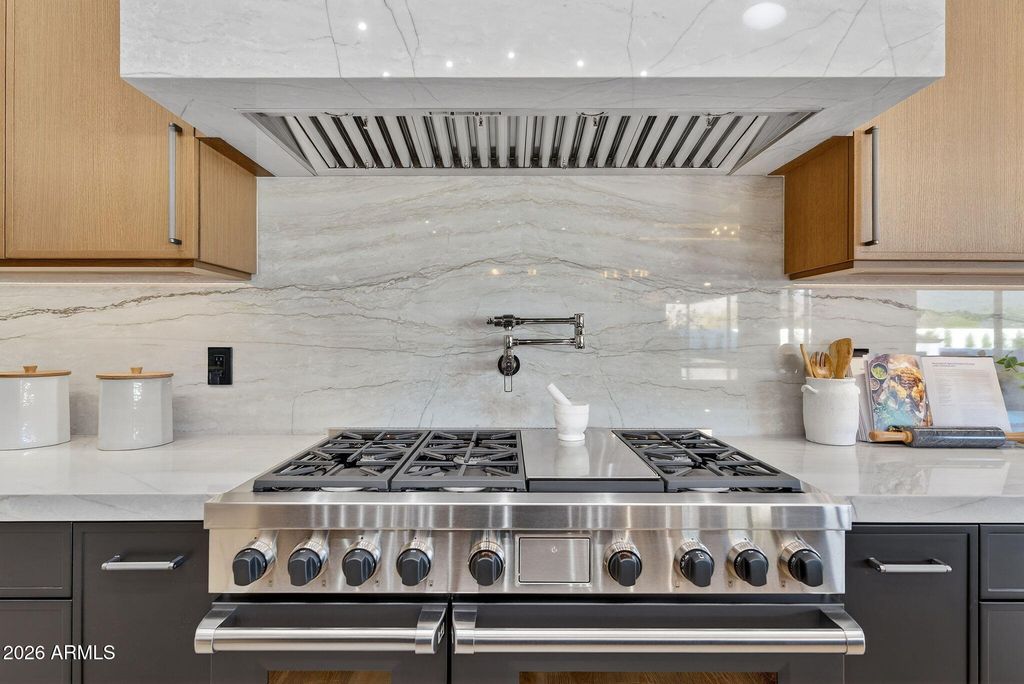 Image 16 of property listing at 9892 E CHARTER OAK Road, Scottsdale, AZ 85260