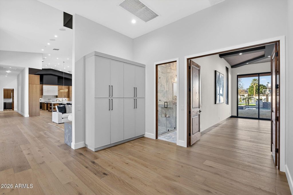 Image 25 of property listing at 9892 E CHARTER OAK Road, Scottsdale, AZ 85260