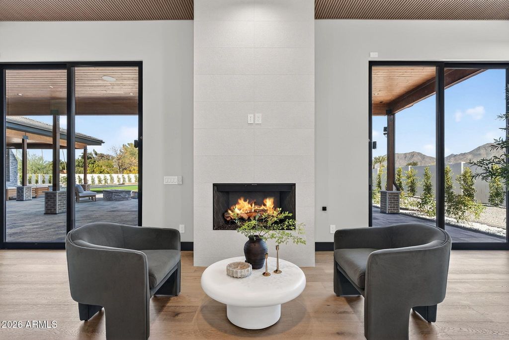 Image 30 of property listing at 9892 E CHARTER OAK Road, Scottsdale, AZ 85260