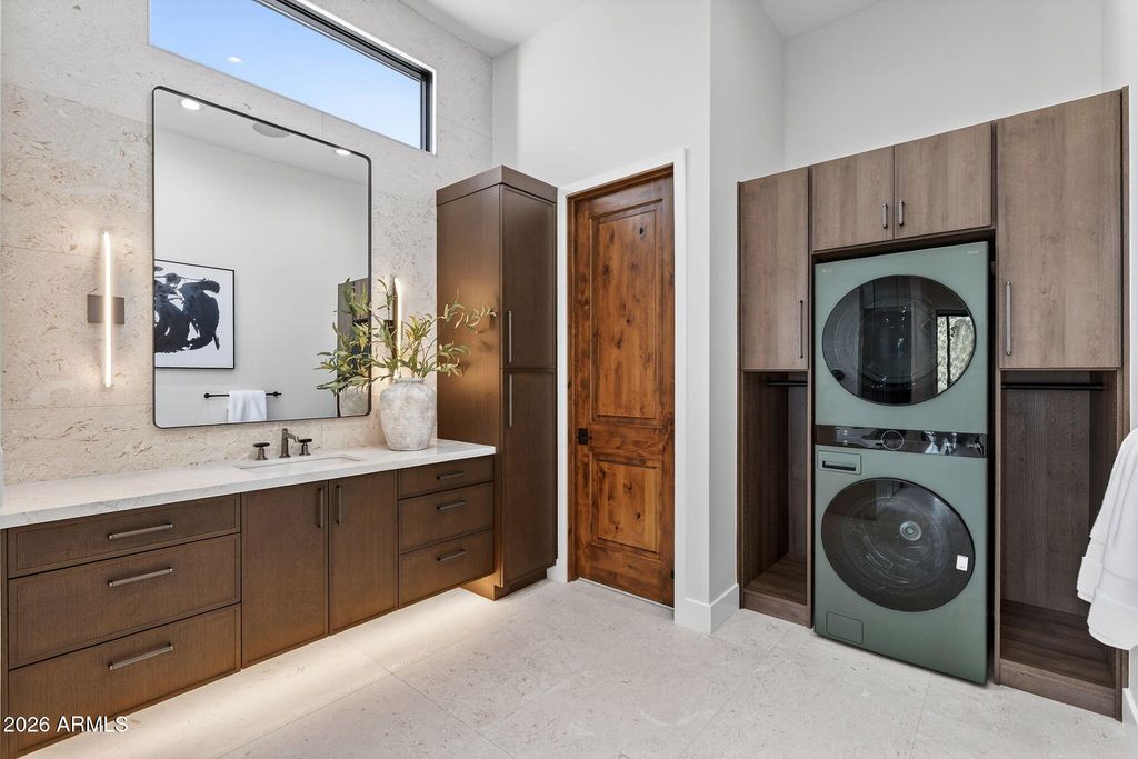 Image 33 of property listing at 9892 E CHARTER OAK Road, Scottsdale, AZ 85260